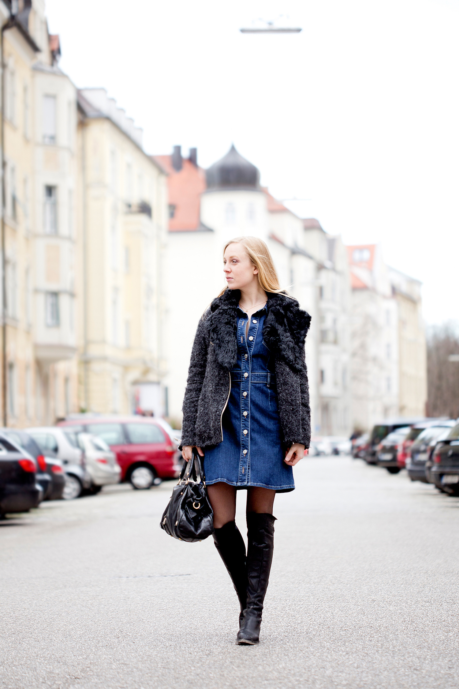 Jeanskleid Hallhuber, denim dress, black overknees, kombiniere overknees, The Golden Bun | München Modeblog, German Fashion Blog, Fashionblogger, new trends