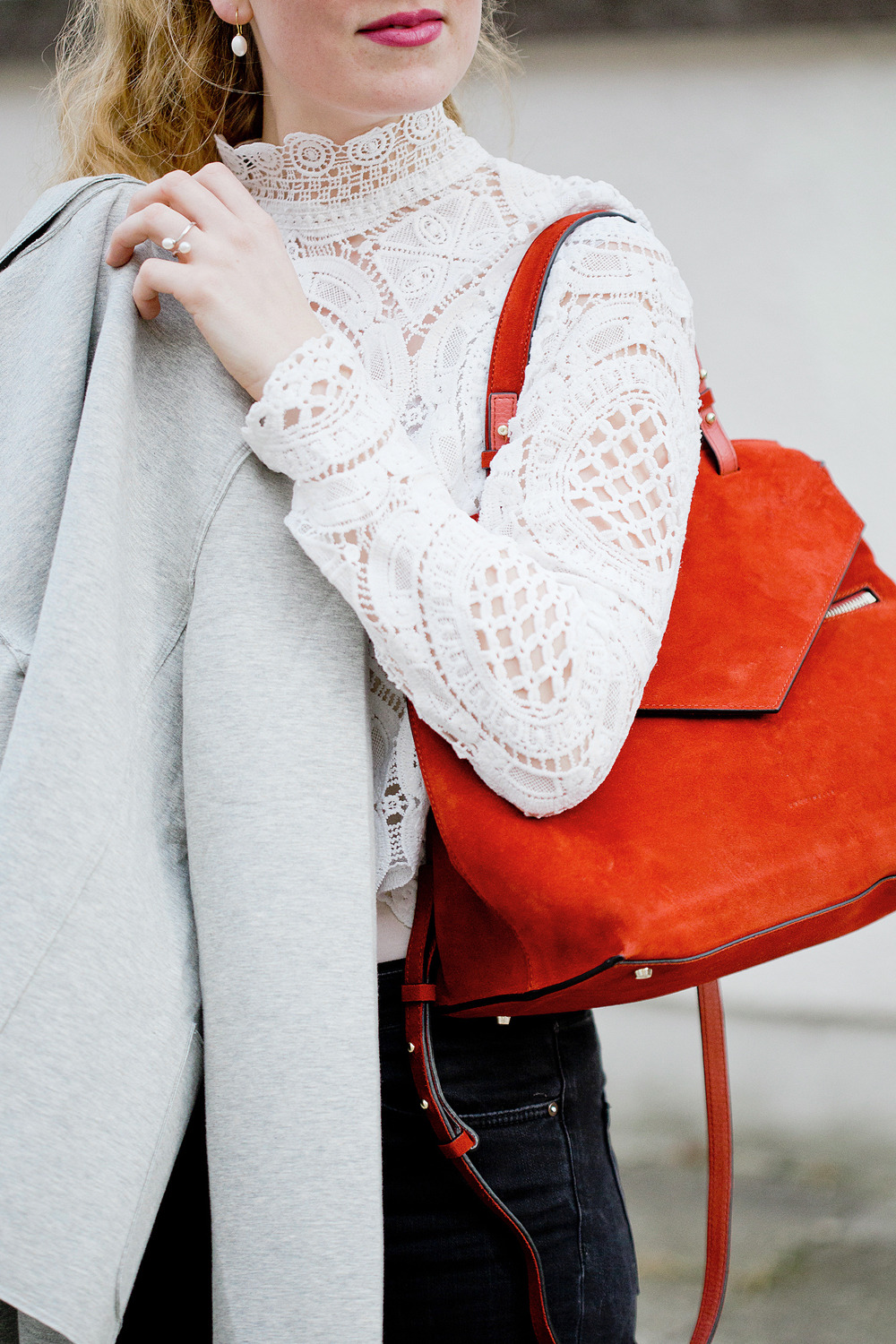 Self Portrait lace blouse, Coccinelle Sophie Chianti bag, The Golden Bun | München Modeblog, German Fashion Blog, Fashionblogger, new trends