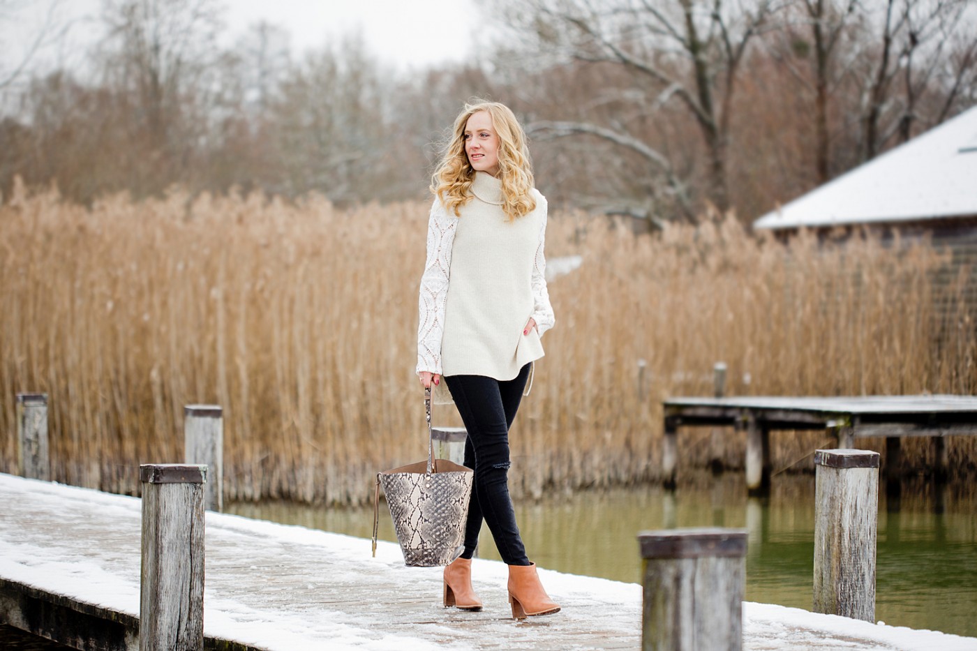 winter look _ winter outfit _ lace blouse _ sleeveless knit top comma _ gina tricot jeans _ Ted Baker boots _ Oasis bag
