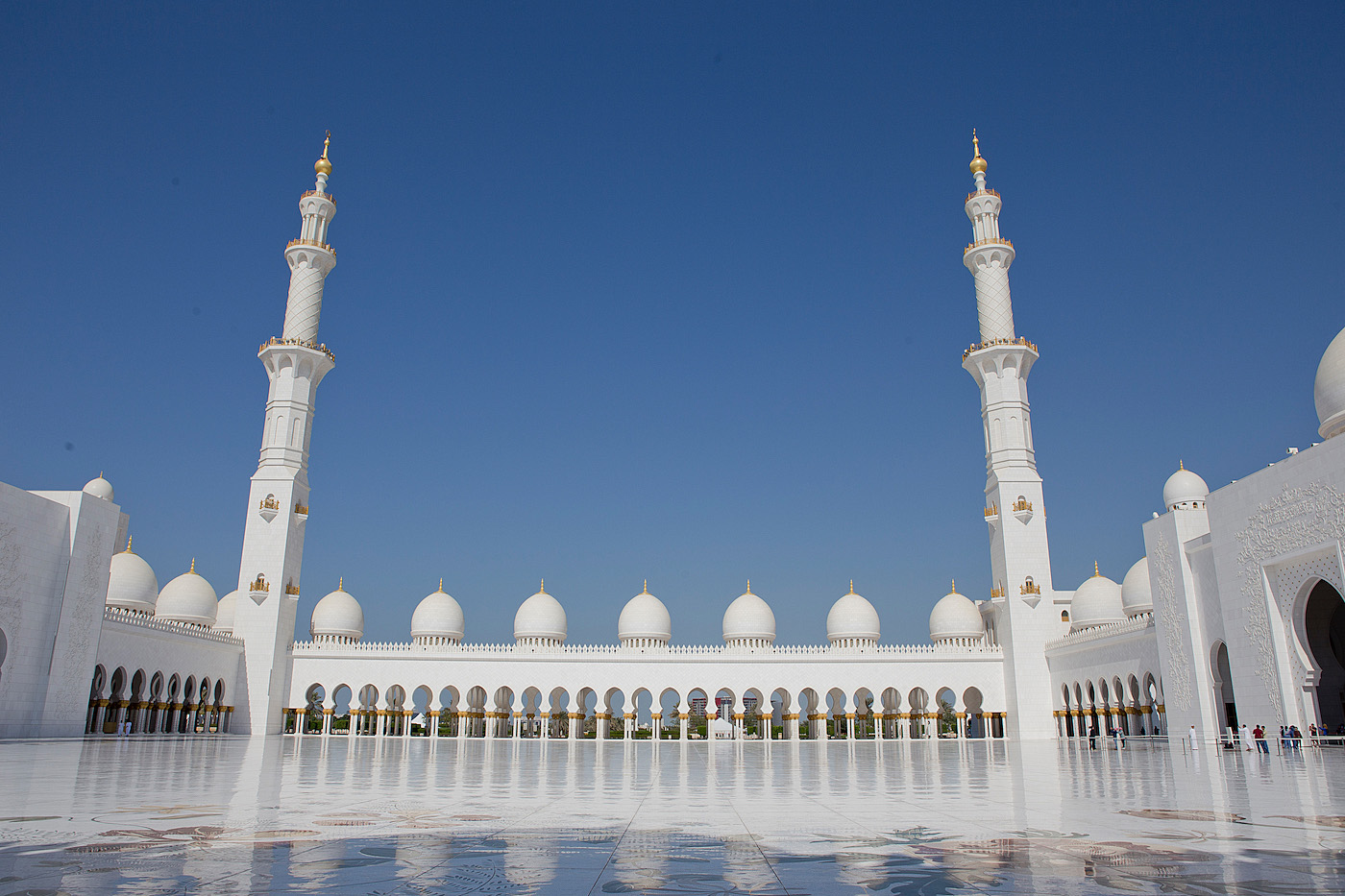grand zayed mosque abu dhabi One week in Dubai _ Visit Abu Dhabi in one day from Dubai _ visiting Abu Dhabi from Dubai _ Abu Dhabi sightseeing