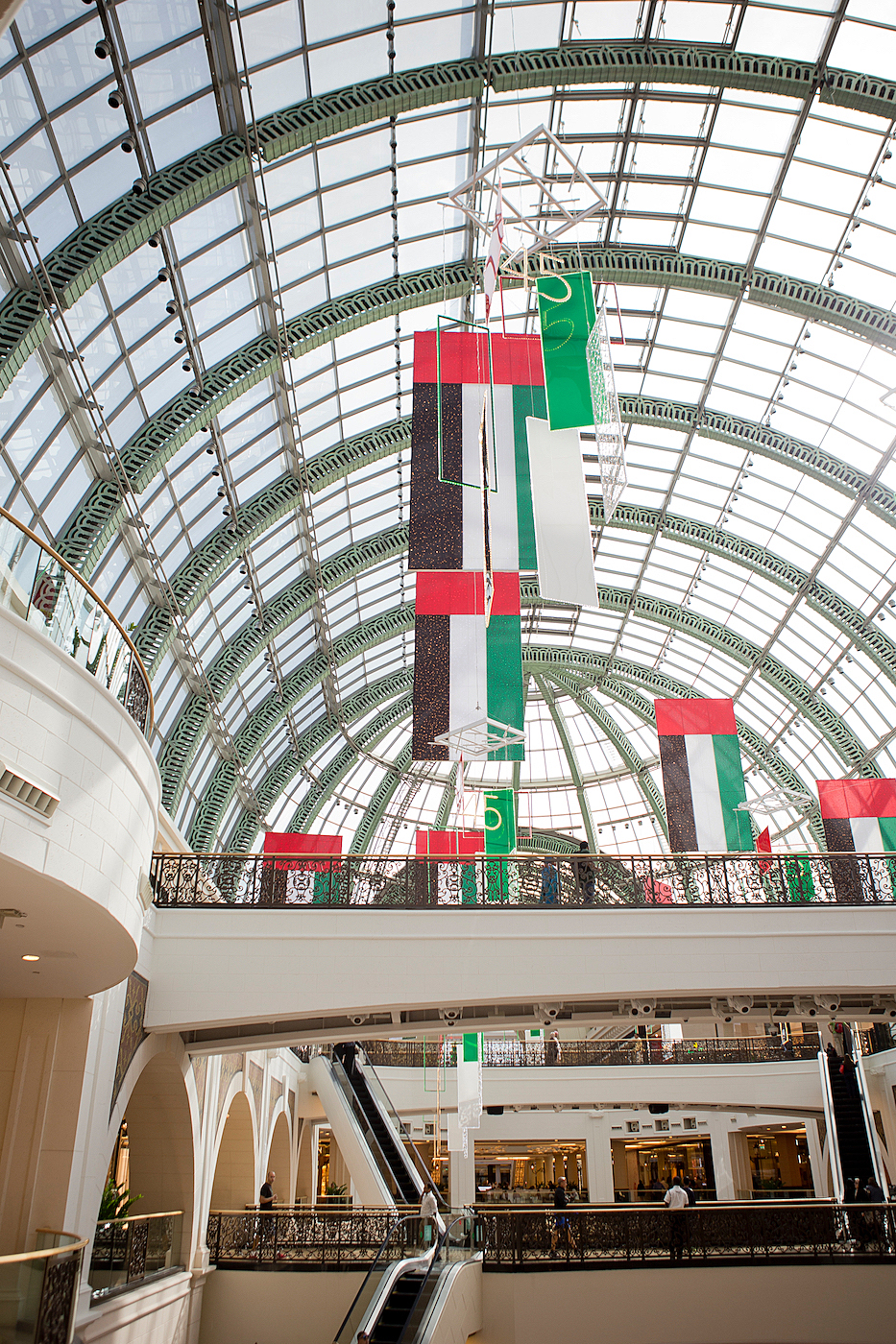 visit dubai _ UAE _ VAE _ visit united arab emirates _ Emirates Mall _ skiing Emirates Mall