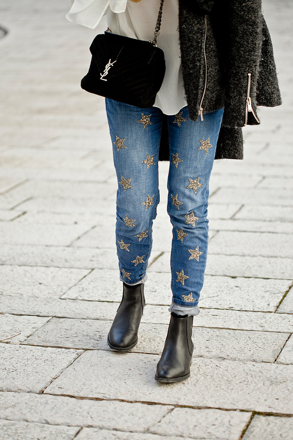 jeans mit sterne _ jeans with stars _ emu boots _ H&M blouse with bell sleeves _ yves saint laurent tasche