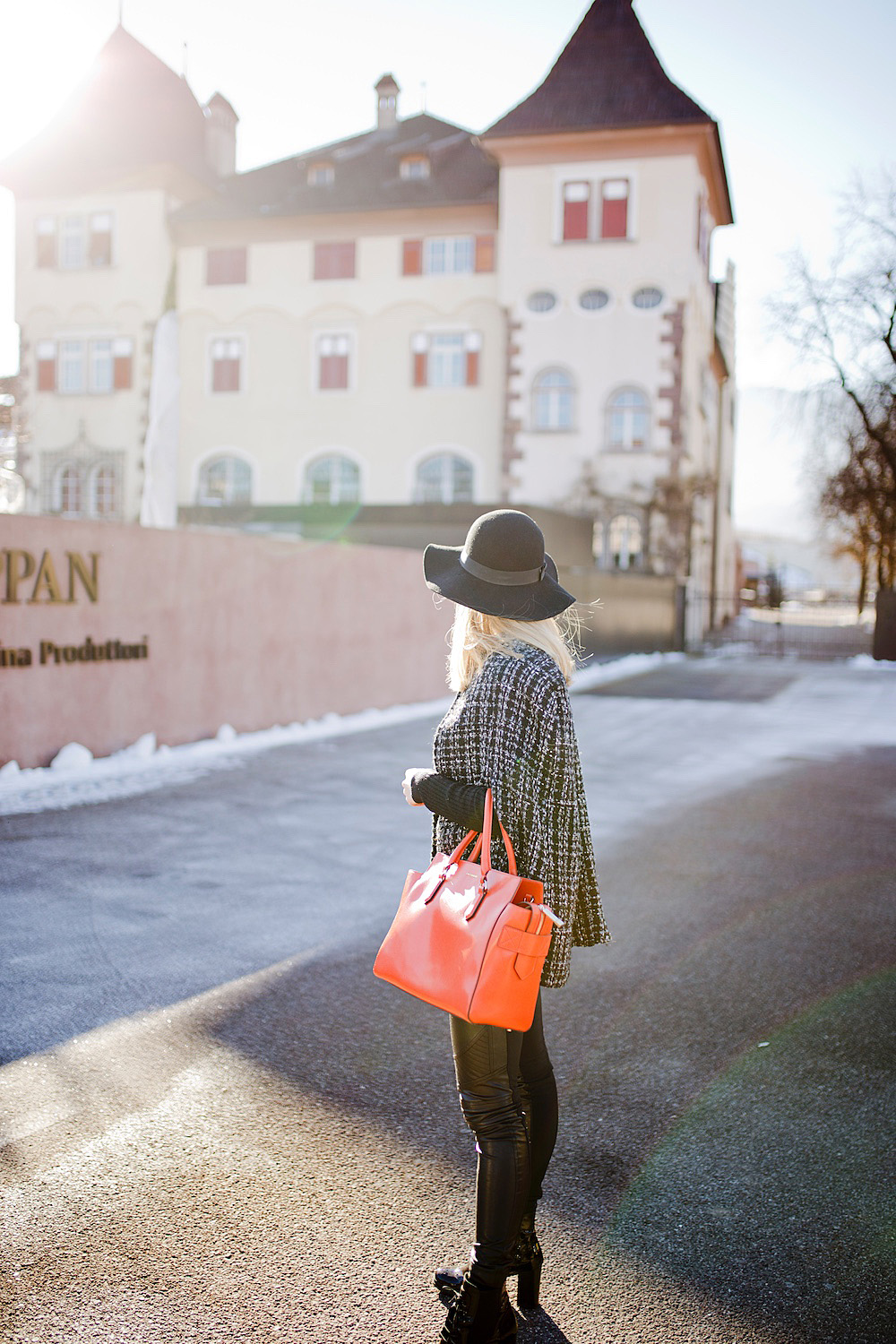 winter outfit inspiration _ winter cape _ orange leather bag coccinelle