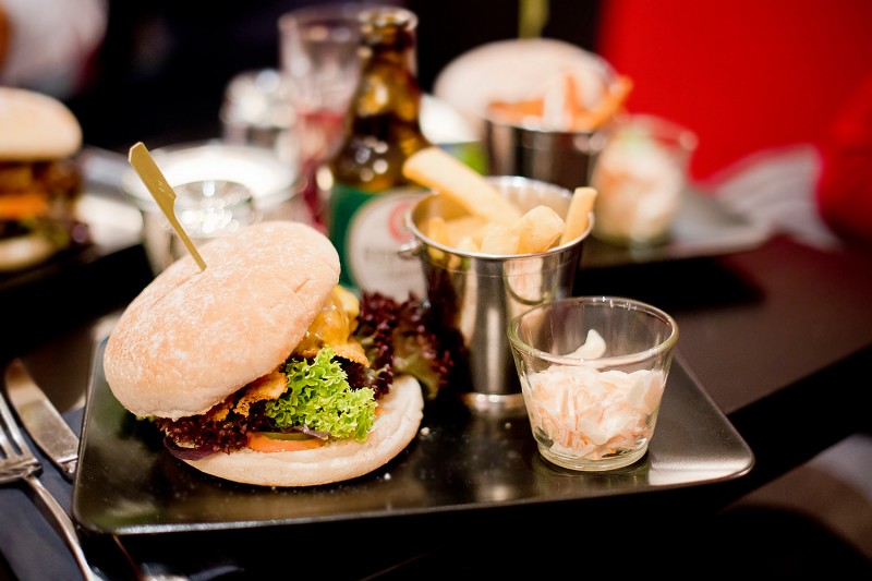 Drunken Cow Bar & Grill Gabelsbergerstraße München drunken cow bar grill münchen4 - The Golden Bun