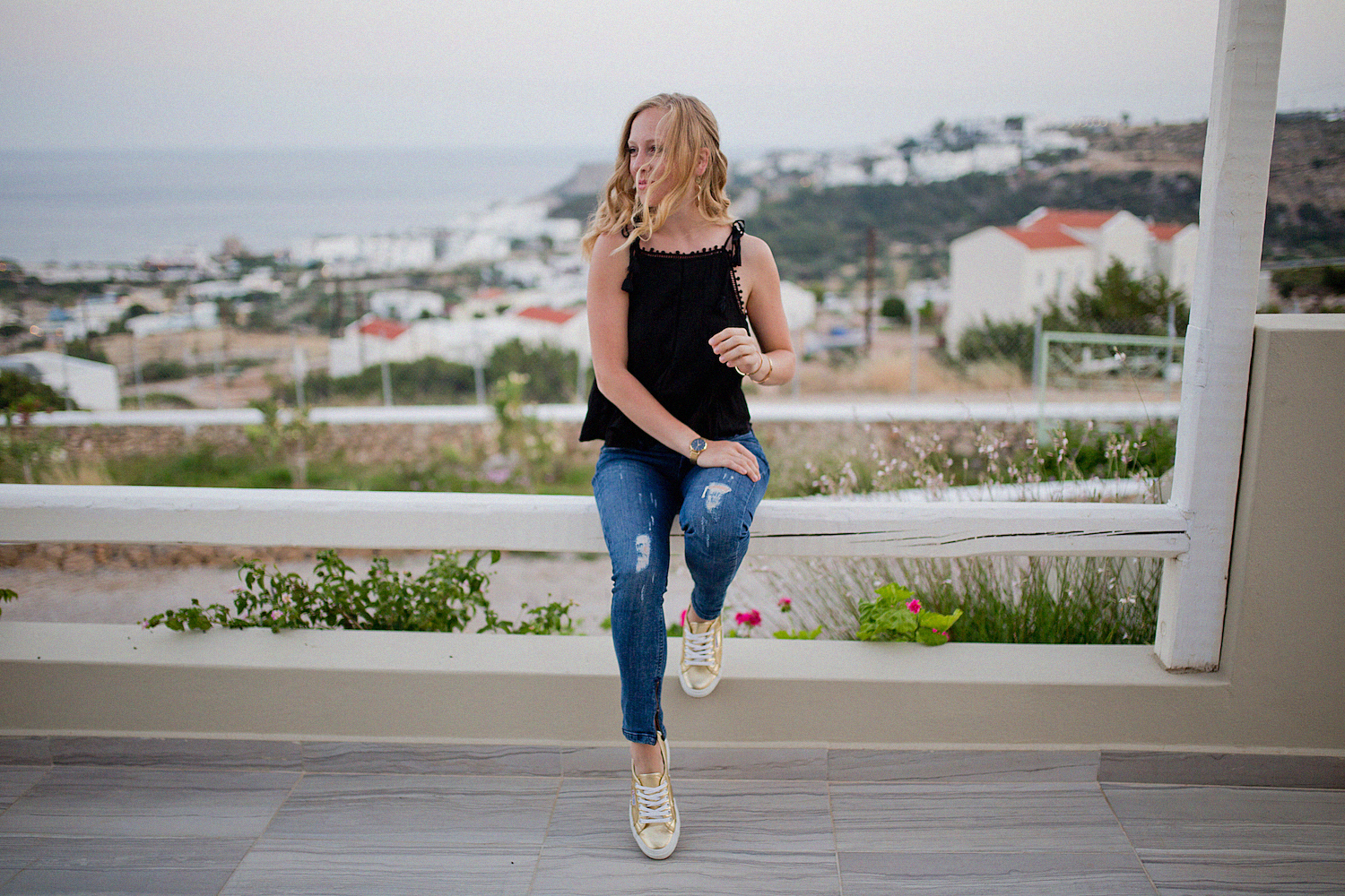 seafolly top, superga gold, guess jeans 